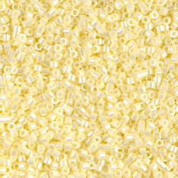 DB1531 Delicas 11/0 Opaque Pale Yellow Ceylon (x 5gr)  