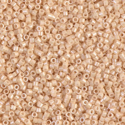 DB0204 Delicas 11/0 Antique Beige Ceylon (x 5gr)