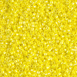 DB0160 Delicas 11/0 Opaque Yellow AB (x 5gr)