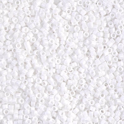 DB0200 Delicas 11/0 Opaque Chalk White (=R402) (x 8gr)