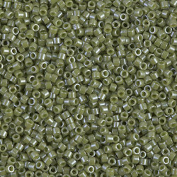 DB0263 Delicas 11/0 Olivine Opaque Lustré (x 5gr)