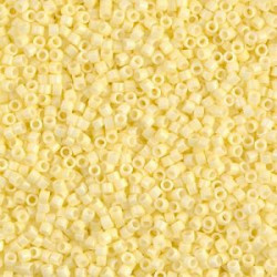 DB2101 Delicas 11/0 Duracoat Opaque Light Lemon Ice (x5gr)