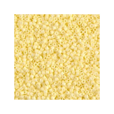 DB2101 Delicas 11/0 Duracoat Opaque Light Lemon Ice (x5gr)